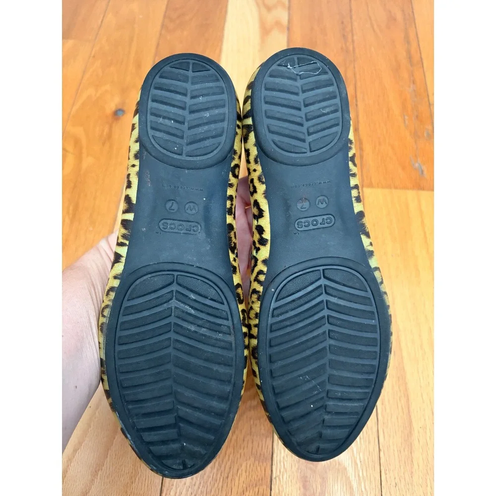 Crocs Lina Ballet Flats in a leopard‎ print pattern size 7